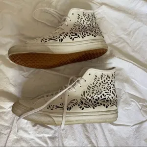 🍄 Rare White Cut Out High Top White Vans