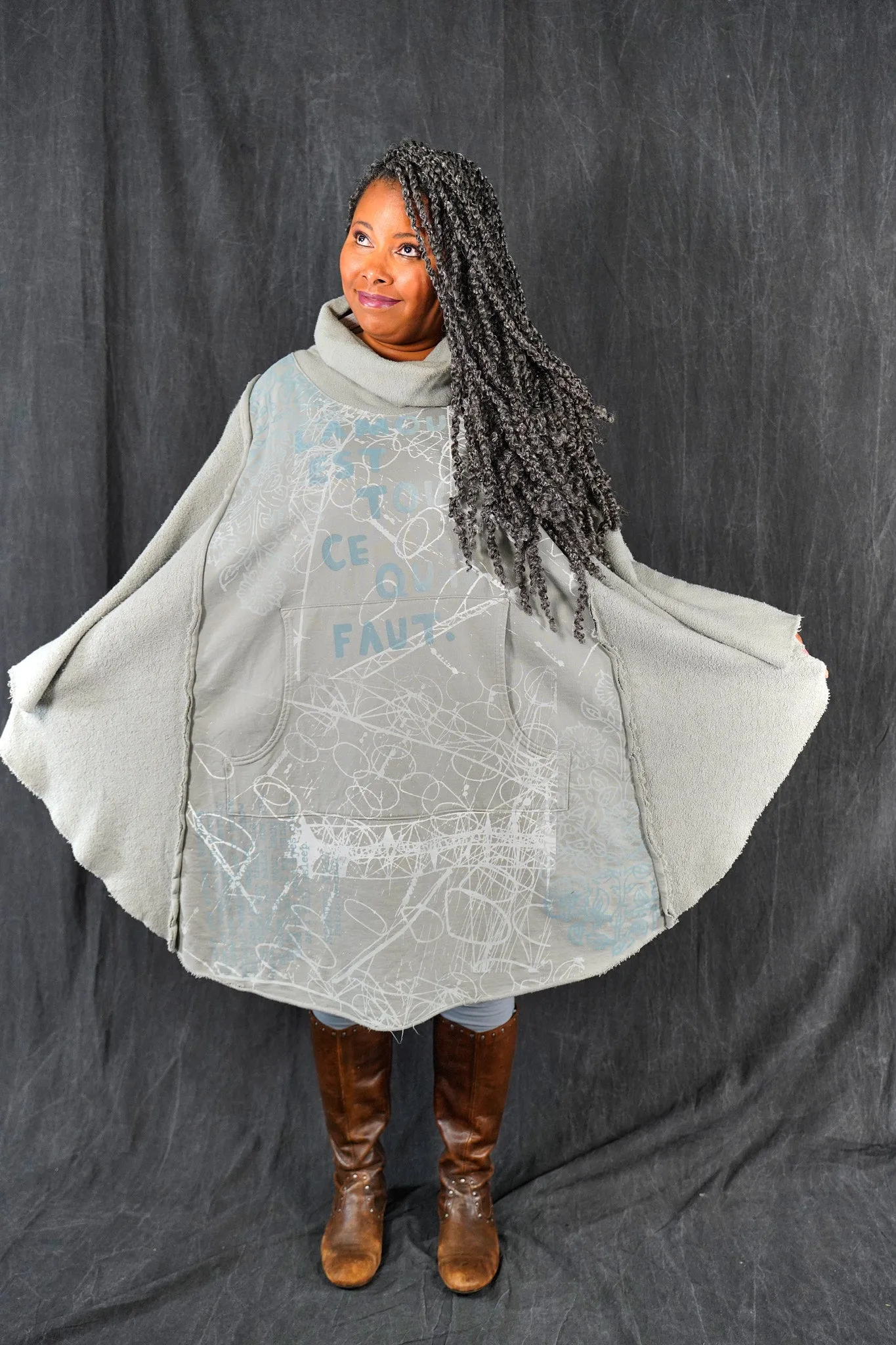 5296 Sugar Glider Sherpa Cape-Seafoam-P