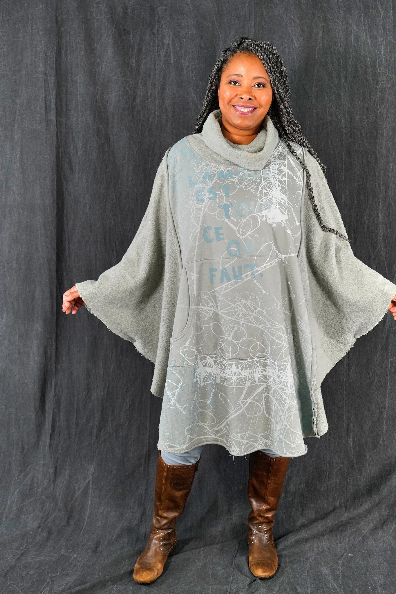 5296 Sugar Glider Sherpa Cape-Seafoam-P