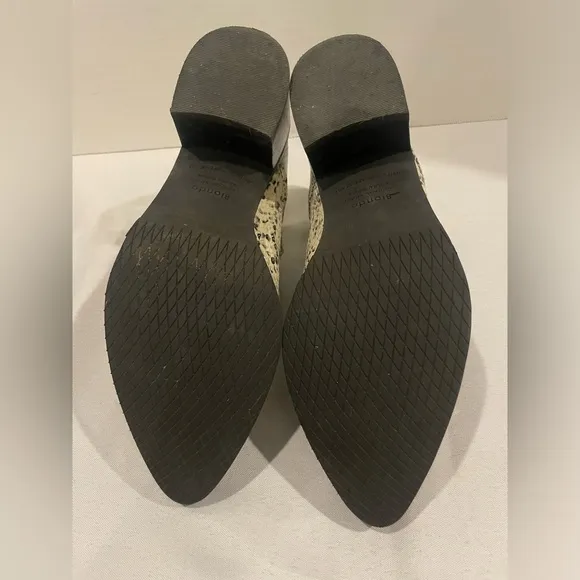 BLONDO Snakeskin Black White Leather Ankle Bootie Women’s Size 8