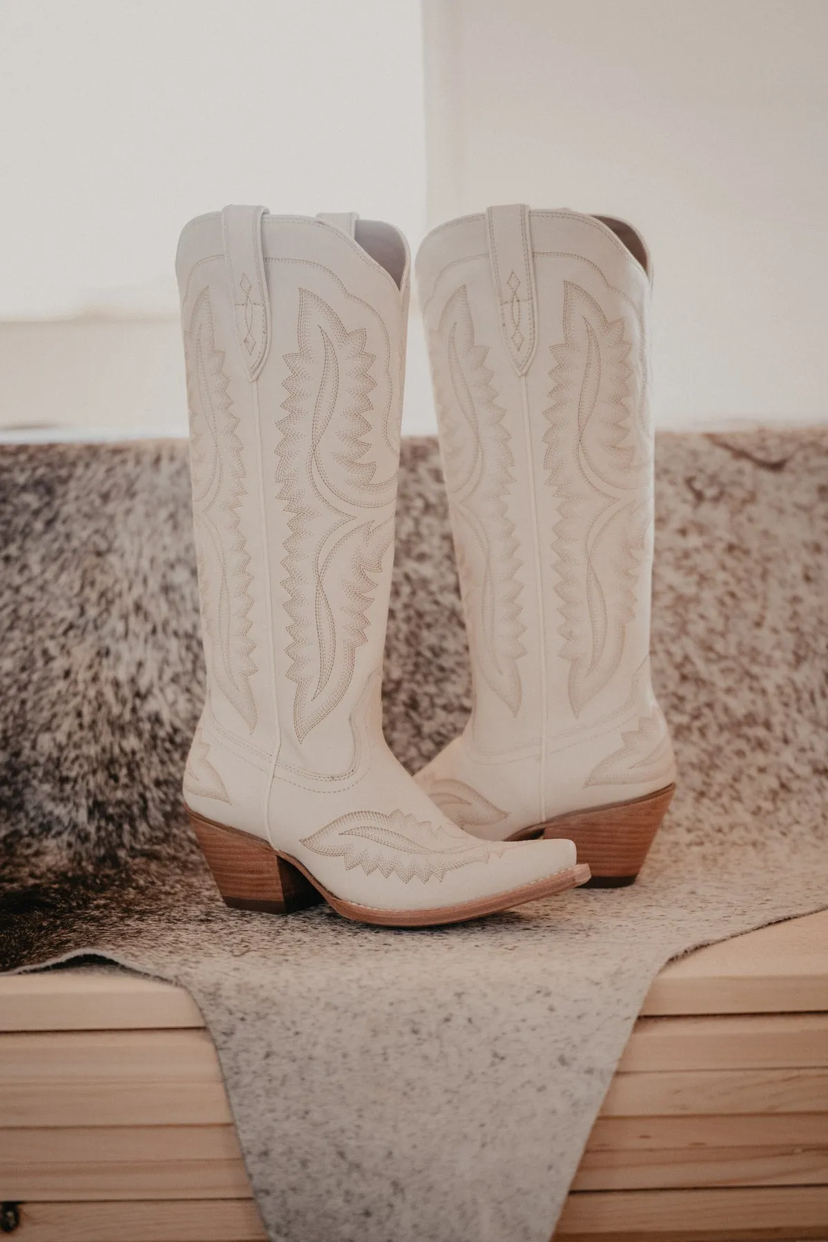 Casanova Tall Western Boot by Ariat Blanco SIZE (7.5 ONLY)