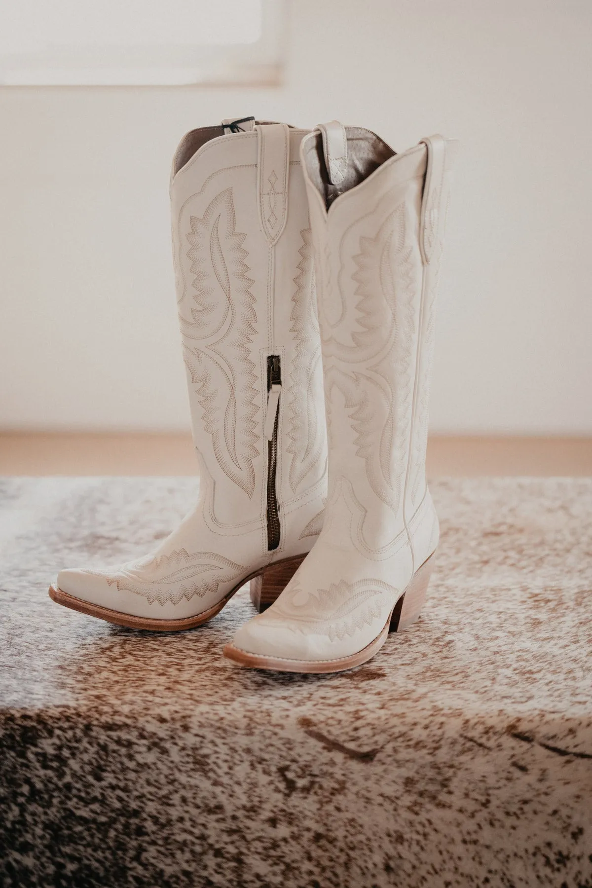 Casanova Tall Western Boot by Ariat Blanco SIZE (7.5 ONLY)