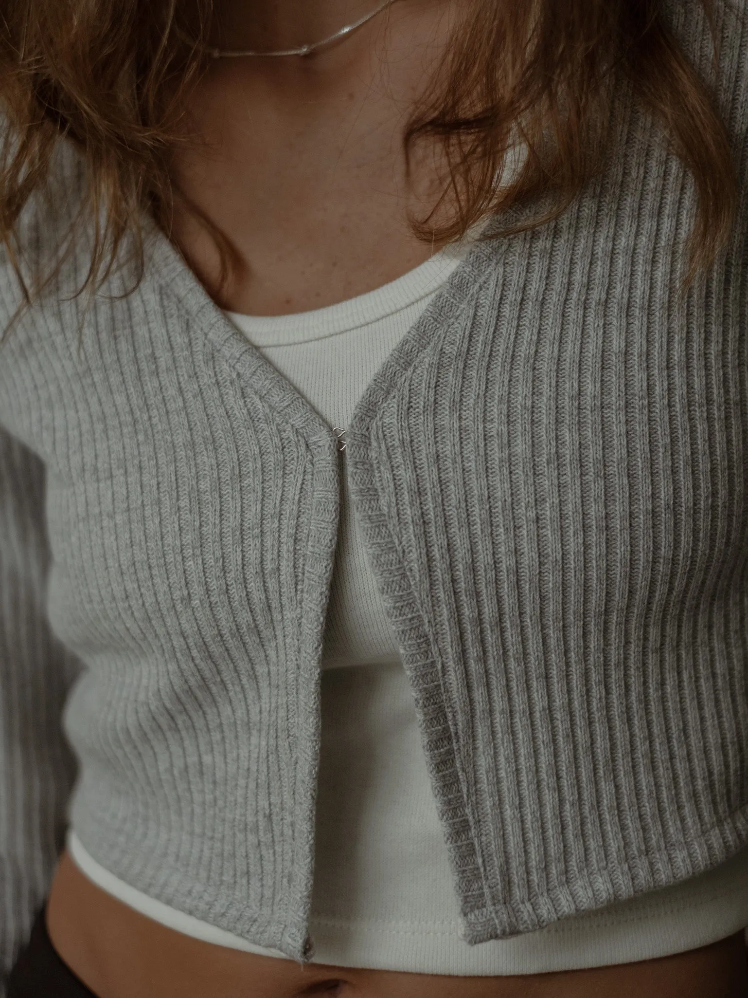 COZY CROPPED CARDIGAN - LIGHT GRAY