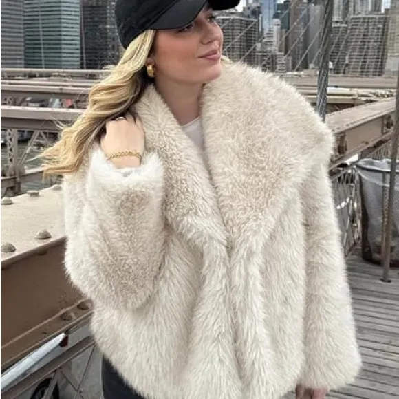Fabric: Faux fur coat for women. Warm and chunky to wear.New size Large