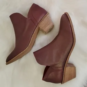 Kelsi Dagger Brooklyn Kenmare Booties - Size 9
