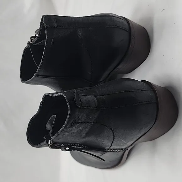🐨LUCKY BRAND🐨BRANDRE🐨LEATHER  SOFT ALMOND-TOE STACKED HEEL  LADIES 9 NWOB🐨