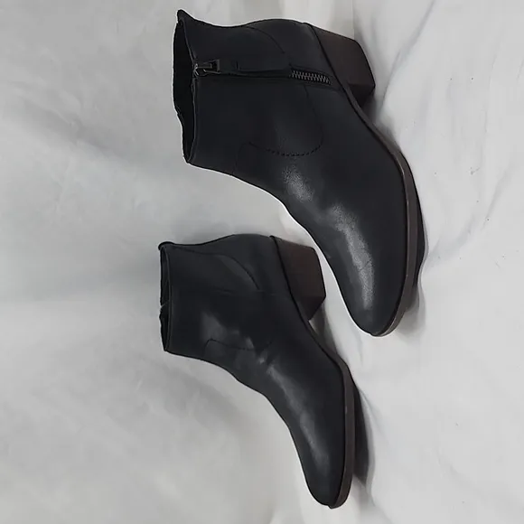 🐨LUCKY BRAND🐨BRANDRE🐨LEATHER  SOFT ALMOND-TOE STACKED HEEL  LADIES 9 NWOB🐨