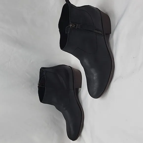 🐨LUCKY BRAND🐨BRANDRE🐨LEATHER  SOFT ALMOND-TOE STACKED HEEL  LADIES 9 NWOB🐨