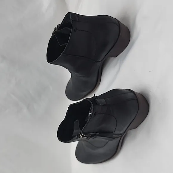 🐨LUCKY BRAND🐨BRANDRE🐨LEATHER  SOFT ALMOND-TOE STACKED HEEL  LADIES 9 NWOB🐨