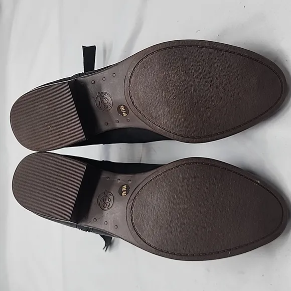 🐨LUCKY BRAND🐨BRANDRE🐨LEATHER  SOFT ALMOND-TOE STACKED HEEL  LADIES 9 NWOB🐨