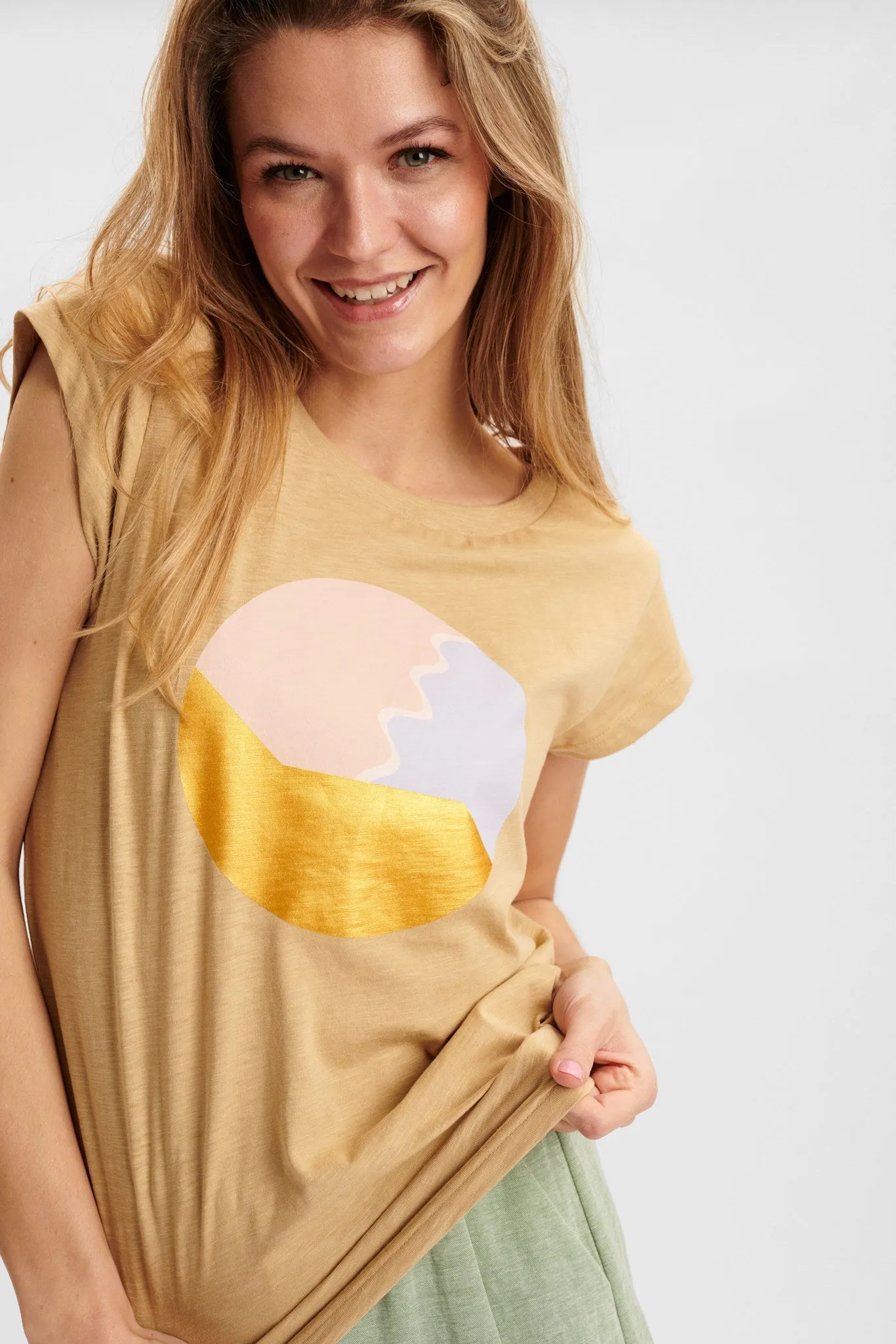 NUDUSANA TEE - Warm Sand