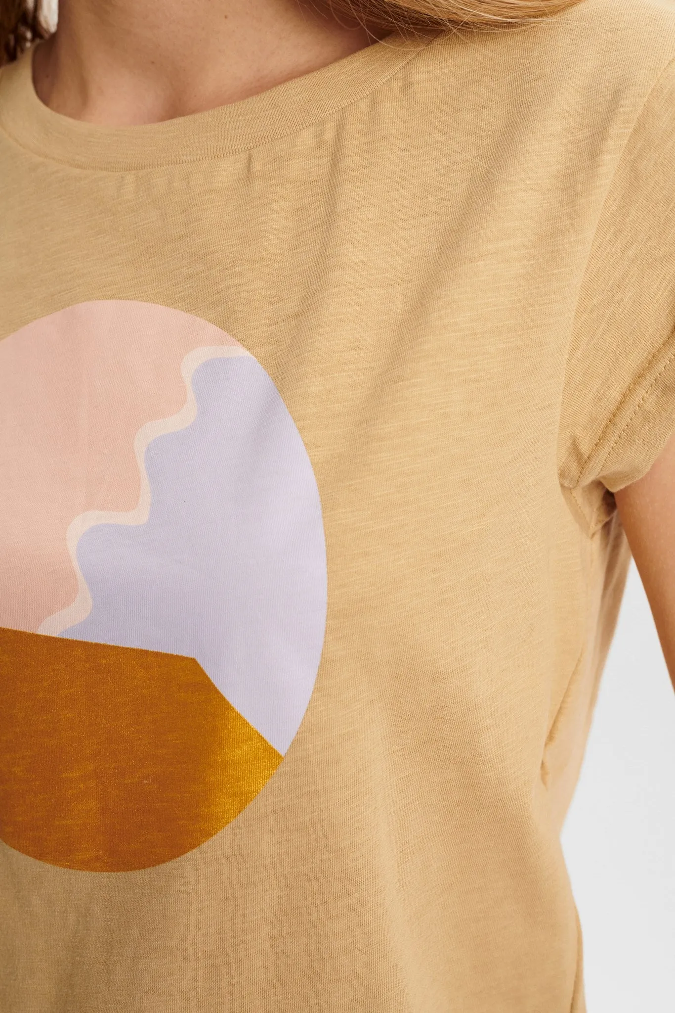 NUDUSANA TEE - Warm Sand