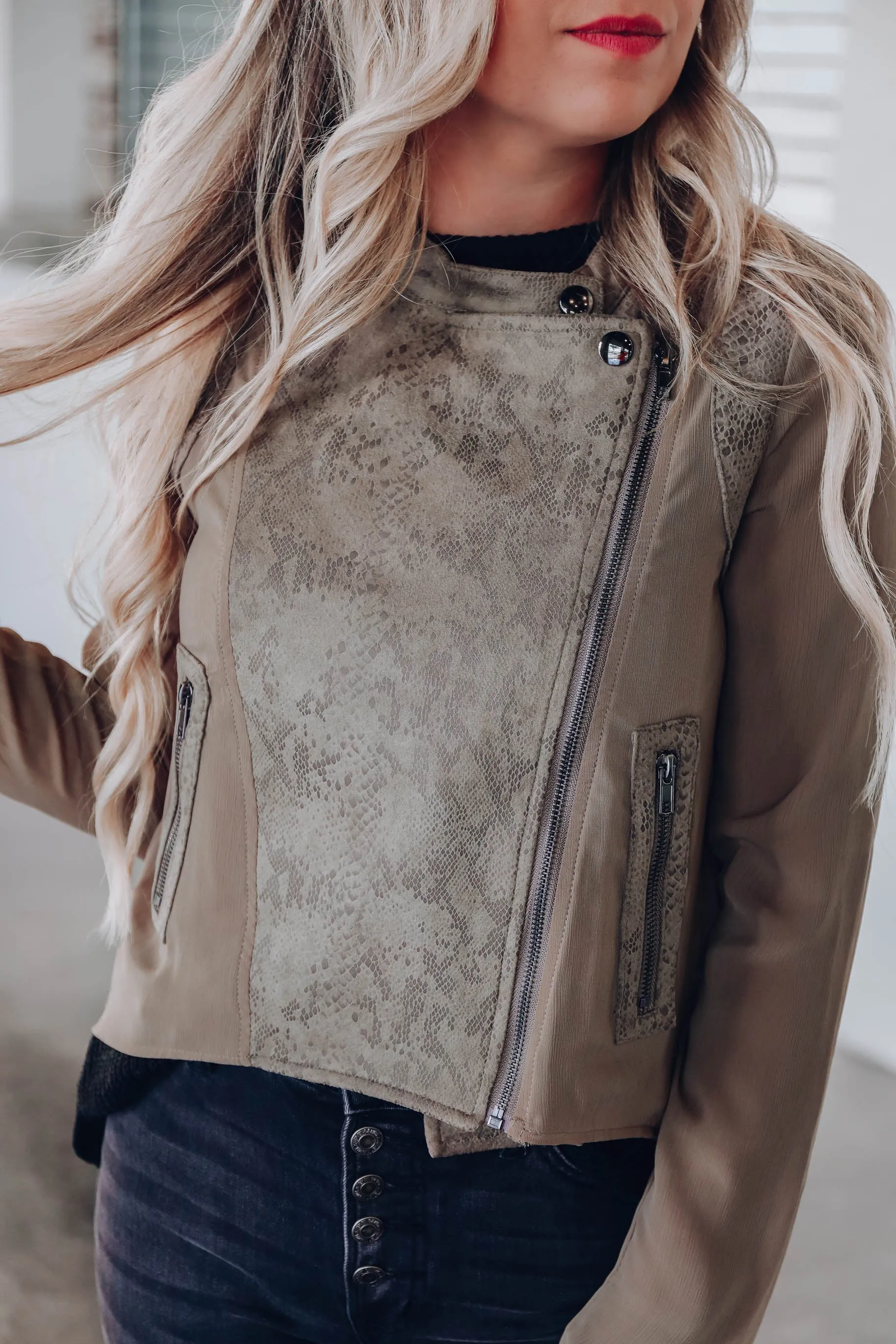 Slick Scene Contrast Moto Jacket - Olive