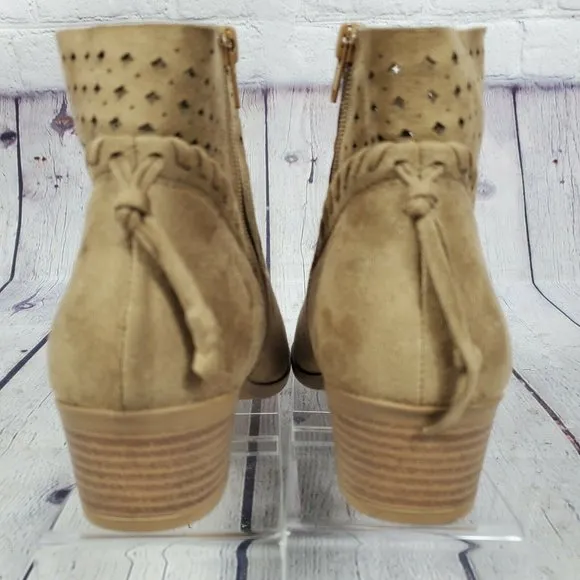 Soda Women's Size 7.5 Brown Suede Booties
