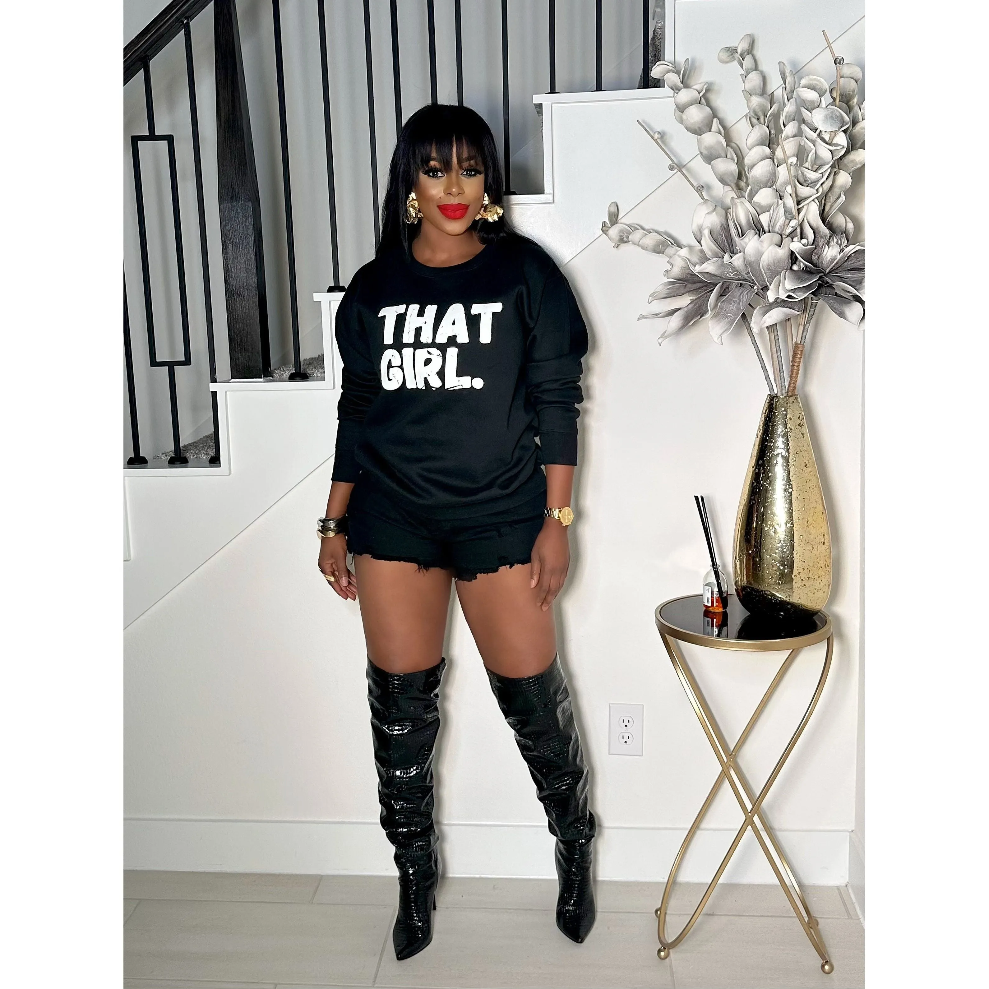 THAT GIRL COZY SWEATSHIRT (BLACK)