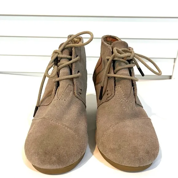 TOMS | Taupe Desert Wedge Suede Booties