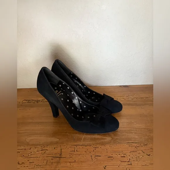 VTG Y2K 00’s Moschino Suede Bow Pumps